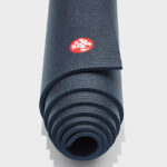 Manduka Pro Yogamåtte Midnight KORT 173cm
